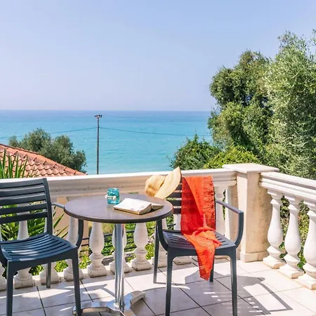 Villa Lourdas By *